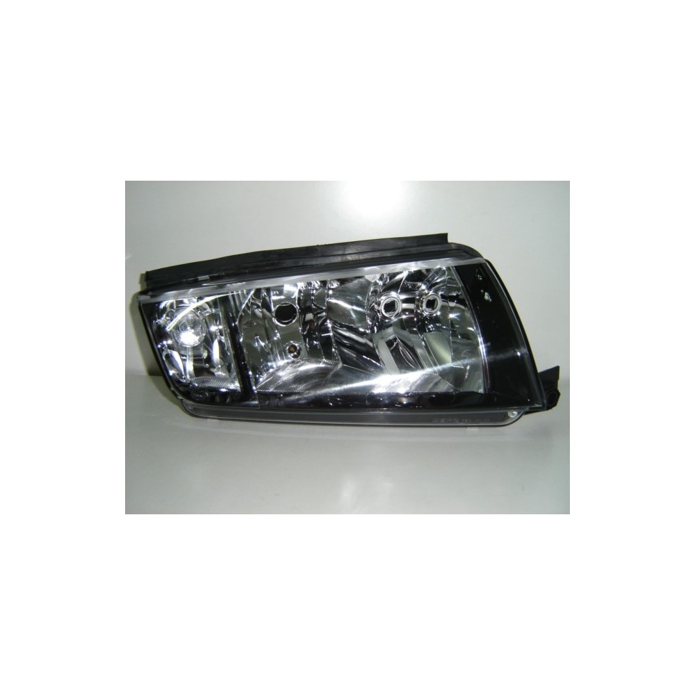 Compra FARO DERECHO ELÉCTRICO I/NEGRO SKODA SKODA FABIA 99- al mejor precio en todocarrocería.com