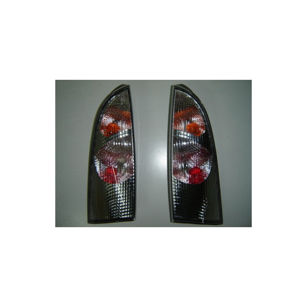 Compra KIT PILOTO TRASERO (CRISTAL TUNING 3/5 PUERTAS) FORD FORD FOCUS 98- al mejor precio en todocarrocería.com