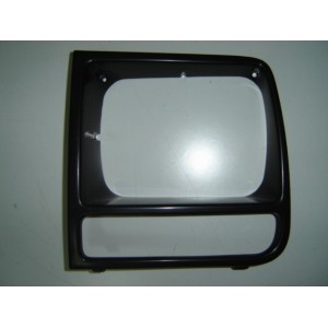 Compra MOLDURA FARO IZQUIERDO JEEP JEEP CHEROKEE 97-99 al mejor precio en todocarrocería.com