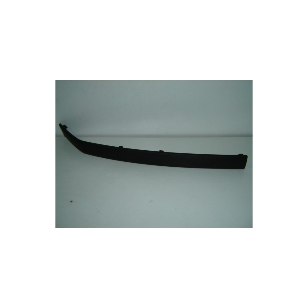 Compra MOLDURA PARAGOLPES DELANTERO DERECHO(NEGRO) SKODA SKODA FABIA 99- al mejor precio en todocarrocería.com