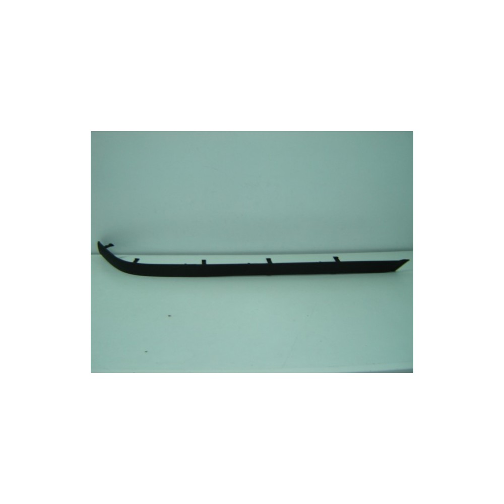 Compra MOLDURA PARAGOLPES TRASERO DERECHO NEGRO BMW BMW E39 95- al mejor precio en todocarrocería.com