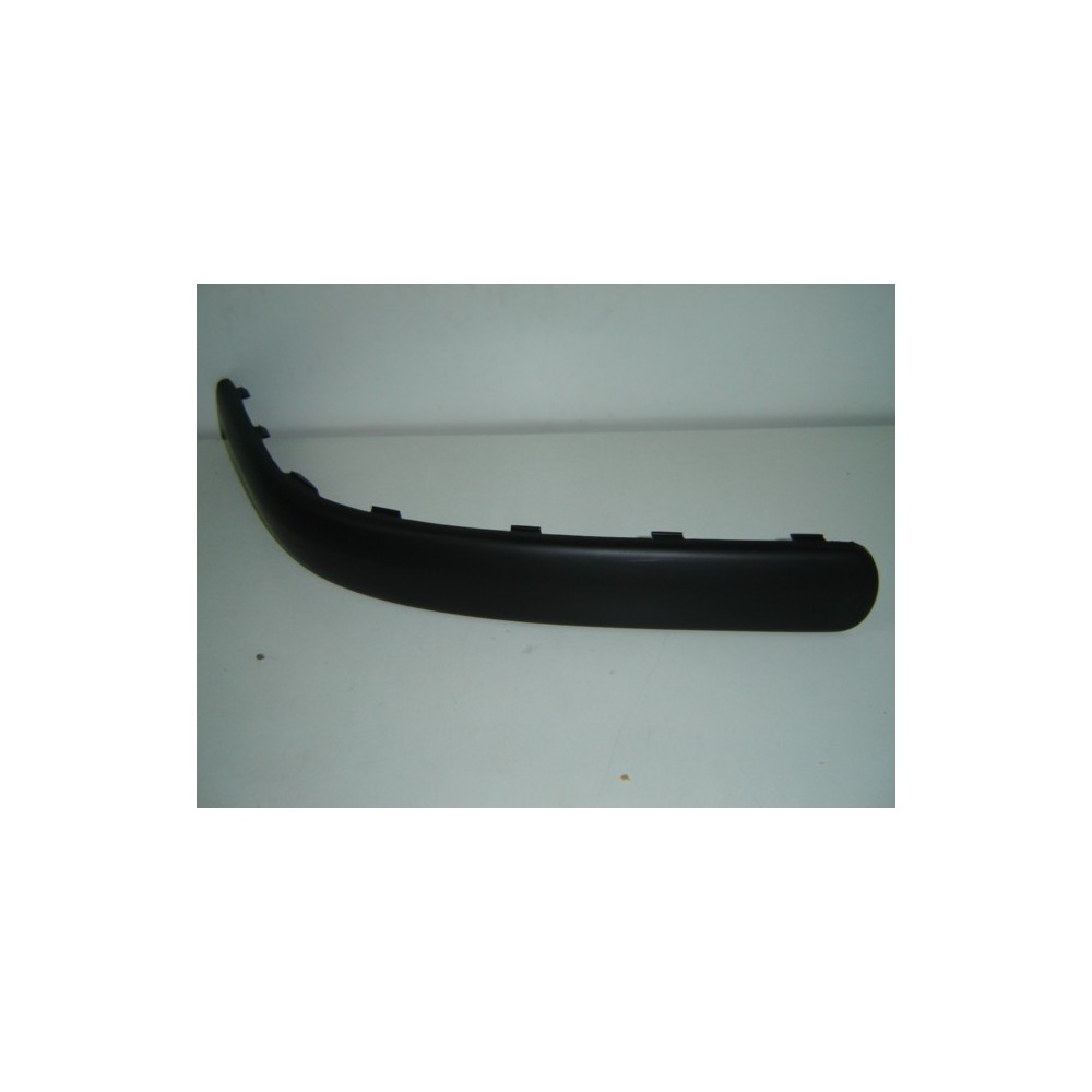 Compra MOLDURA PARAGOLPES TRASERO IZQUIERDO NEGRO VW VW GOLF 97- al mejor precio en todocarrocería.com