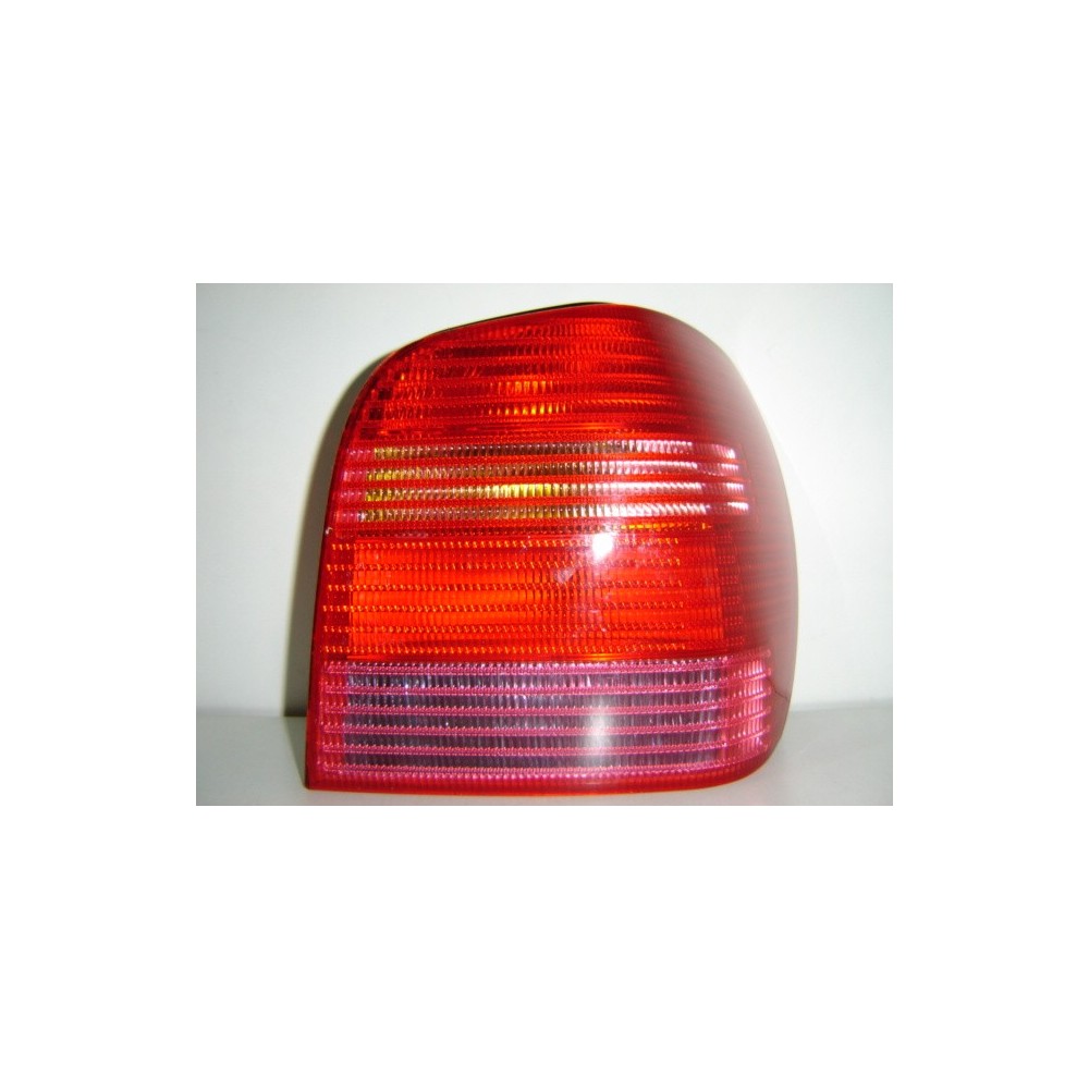 Compra PILOTO TRASERO DERECHO VW VW POLO 99- al mejor precio en todocarrocería.com