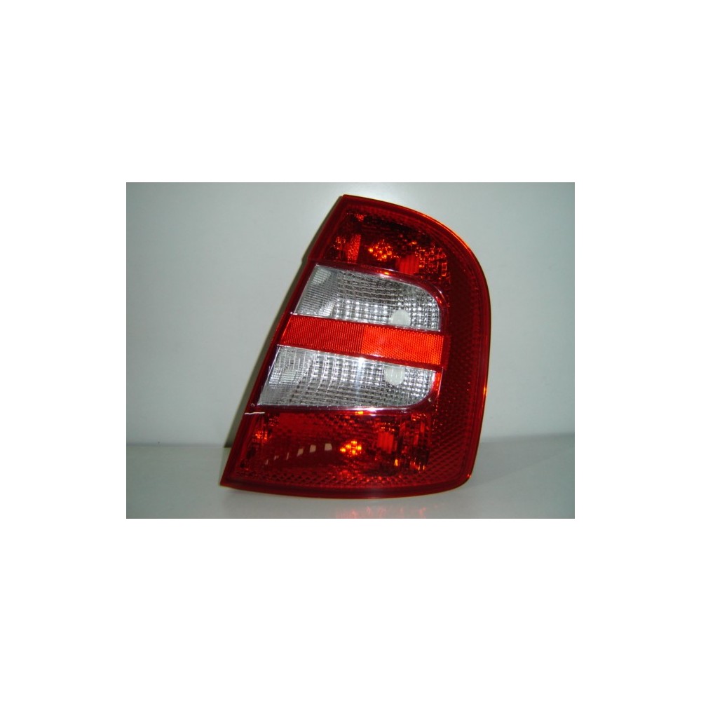 Compra PILOTO TRASERO DERECHO (3/5 PUERTAS) SKODA SKODA FABIA 99- al mejor precio en todocarrocería.com