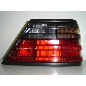 Achetez FEU ARRIÈRE DROIT (FUMÉ) MERCEDES MERCEDES W124 85- au meilleur prix sur todocarrocería.com.