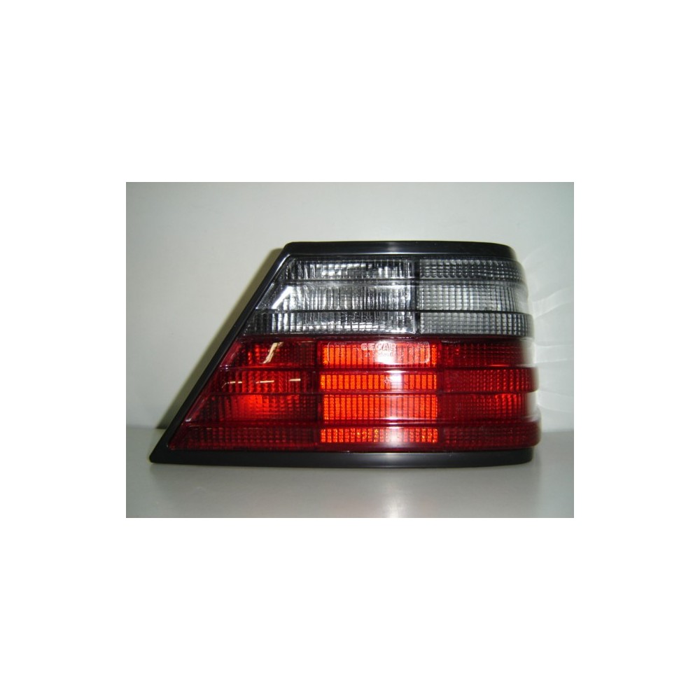 Achetez FEU ARRIÈRE DROIT (FUMÉ) MERCEDES MERCEDES W124 93- au meilleur prix sur todocarrocería.com