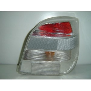 Compra PILOTO TRASERO DERECHO (BLANCO) FORD FORD FIESTA 89- al mejor precio en todocarrocería.com