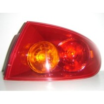 Compra PILOTO TRASERO DERECHO (EXTERIOR)(ROJO) MAZDA MAZDA 3 SEDAN 04-07 al mejor precio en todocarrocería.com