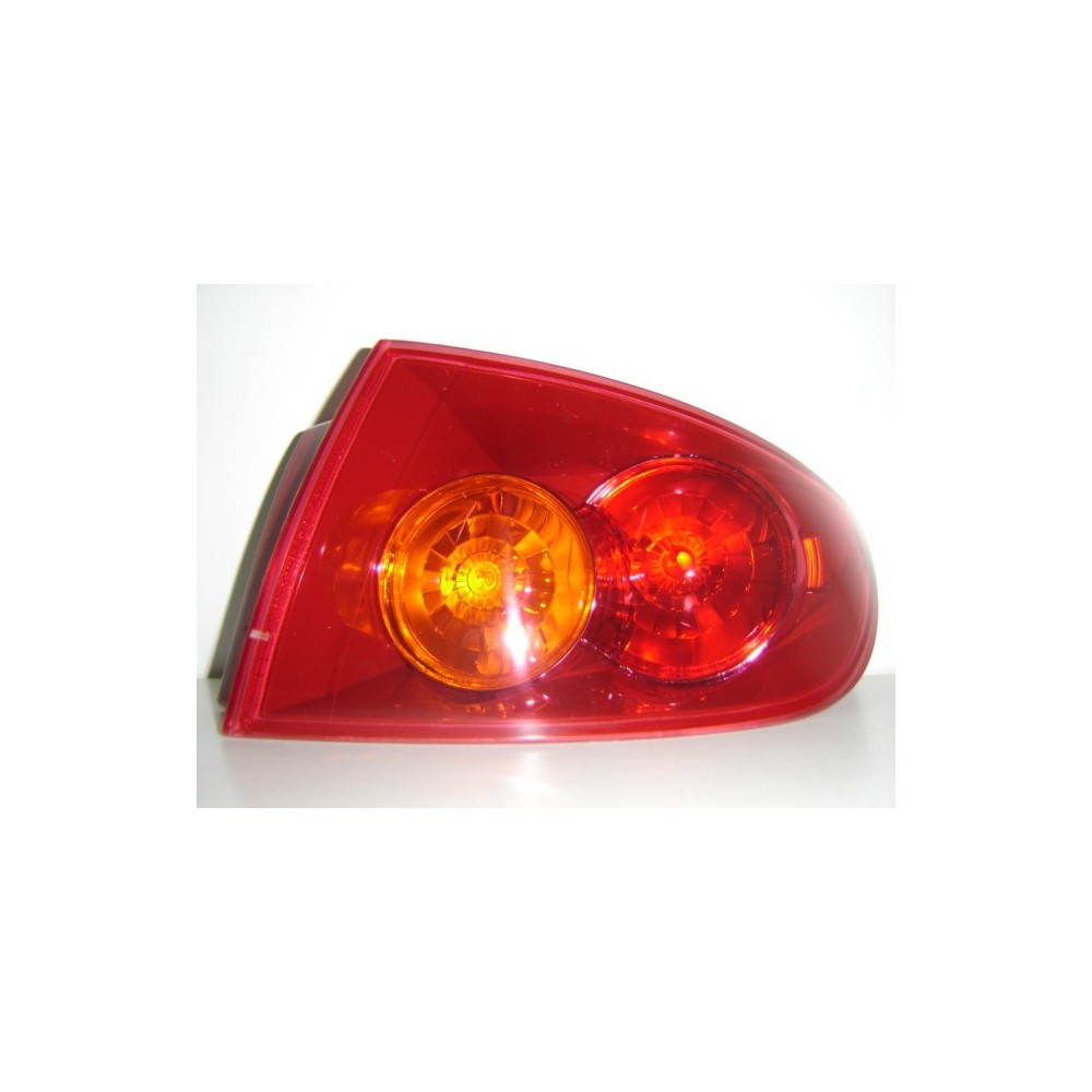 Achetez FEU ARRIÈRE DROIT (EXTÉRIEUR)(ROUGE) MAZDA MAZDA 3 BERLINE 04-07 au meilleur prix sur todocarrocería.com