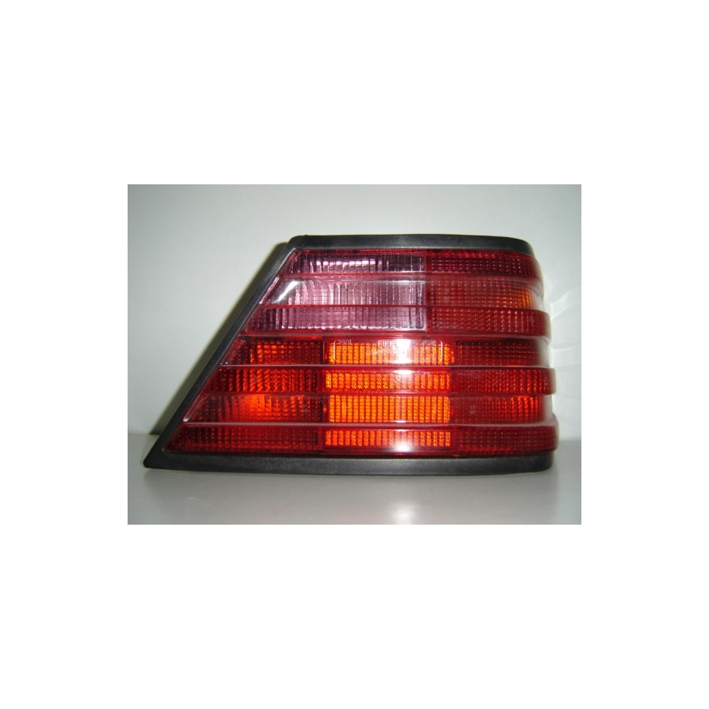Achetez FEU ARRIÈRE DROIT (TURBO) MERCEDES MERCEDES W124 85- au meilleur prix sur todocarrocería.com