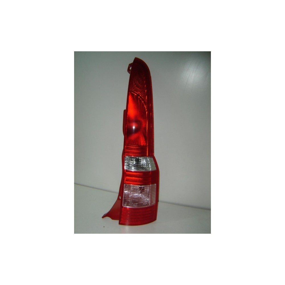 Achetez FEU ARRIÈRE DROIT CORPS ROUGE MAGNETI MARELLI FIAT FIAT PANDA 03- au meilleur prix sur todocarrocería.com