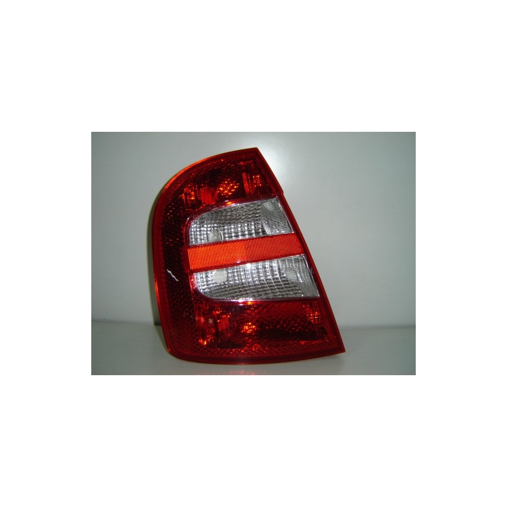 Compra PILOTO TRASERO IZQUIERDO (3/5 PUERTAS) SKODA SKODA FABIA 99- al mejor precio en todocarrocería.com