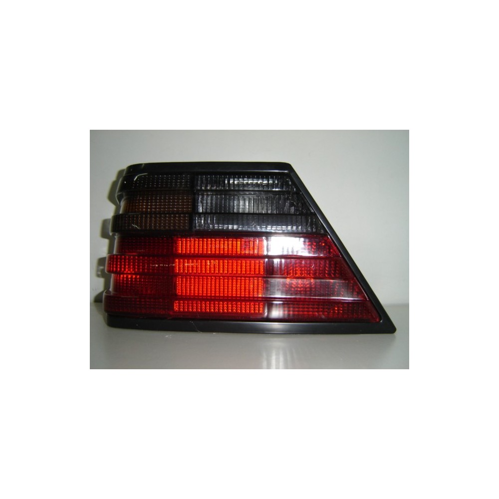 Compra PILOTO TRASERO IZQUIERDO (AHUMADO) MERCEDES MERCEDES W124 85- al mejor precio en todocarrocería.com