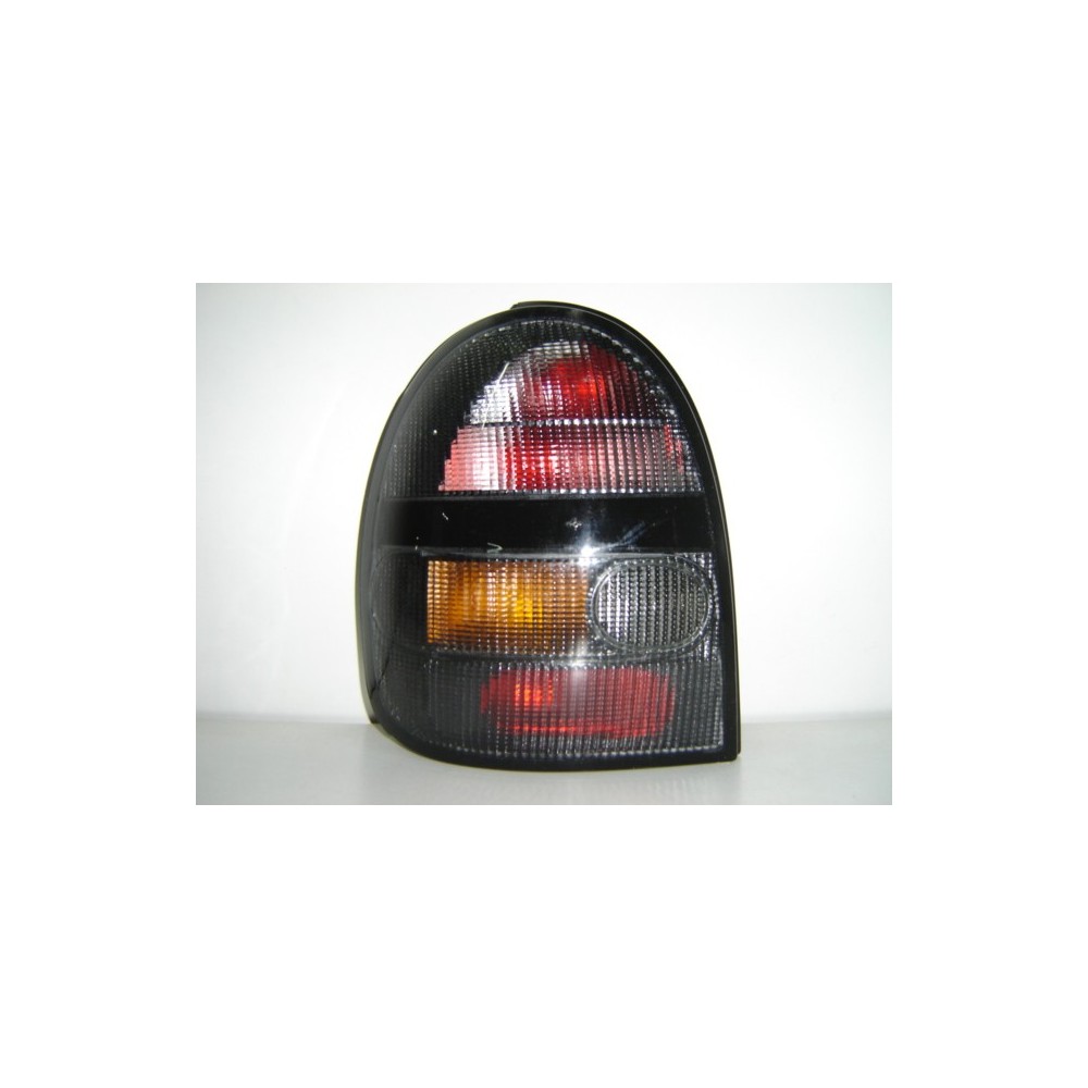 Compra PILOTO TRASERO IZQUIERDO (AHUMADO) OPEL OPEL CORSA 93- al mejor precio en todocarrocería.com