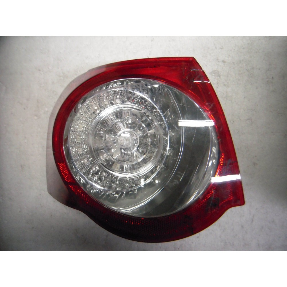 Compra PILOTO TRASERO IZQUIERDO (EXTERIOR SW LED) VW VW PASSAT 05- al mejor precio en todocarrocería.com