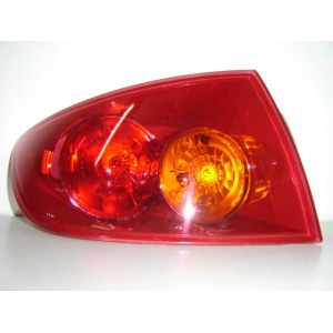 Achetez FEU ARRIÈRE GAUCHE (EXTÉRIEUR)(ROUGE) MAZDA MAZDA 3 SEDAN 04-07 au meilleur prix sur todocarrocería.com