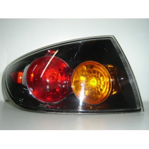 Achetez FEU ARRIÈRE GAUCHE (EXTÉRIEUR)(TRANSPARENT) MAZDA MAZDA 3 SEDAN 04-07 au meilleur prix sur todocarrocería.com