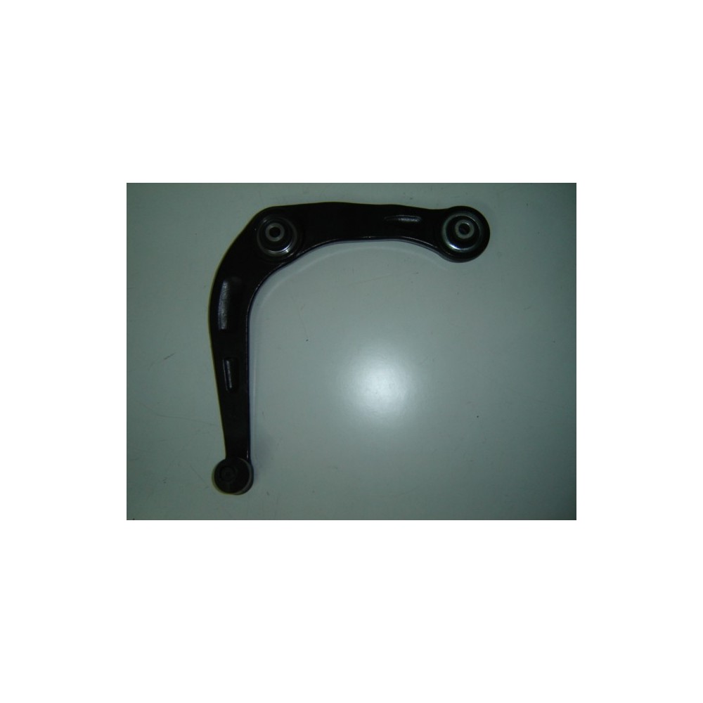 Compra BRAZO SUSPENSIÓN IZQUIERDO PEUGEOT PEUGEOT 206 16V 98- al mejor precio en todocarrocería.com