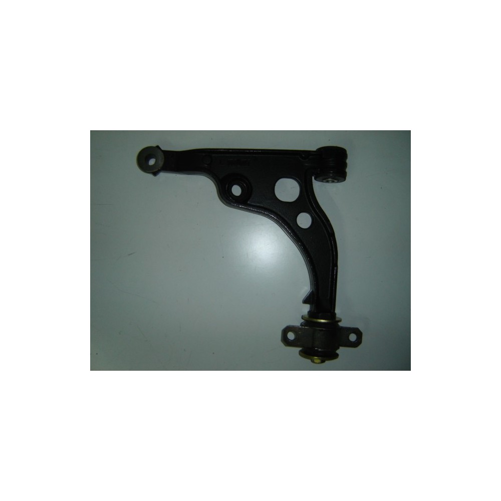 Achetez BRAS DE SUSPENSION GAUCHE FIAT 1.8 (TON) FIAT DUCATO 02- au meilleur prix sur todocarrocería.com