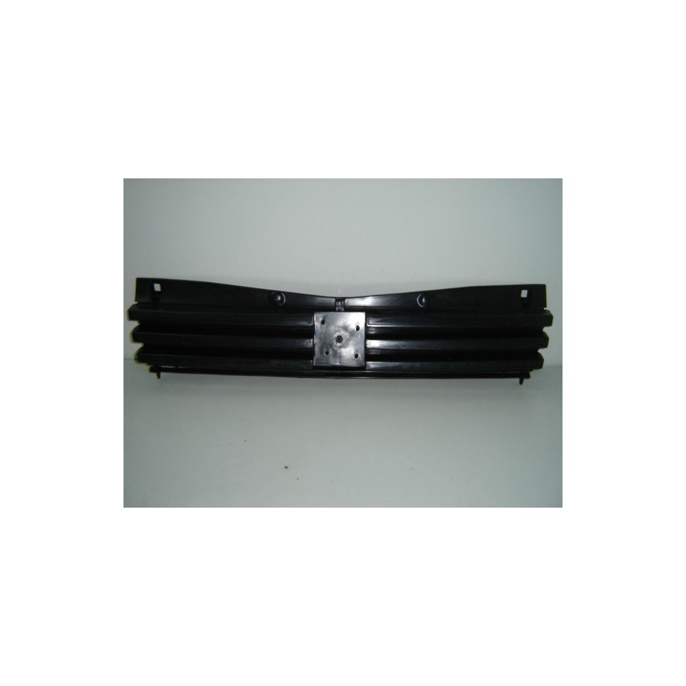 Achetez GRILLE (ESSENCE) PEUGEOT PEUGEOT 205 83- au meilleur prix sur todocarrocería.com