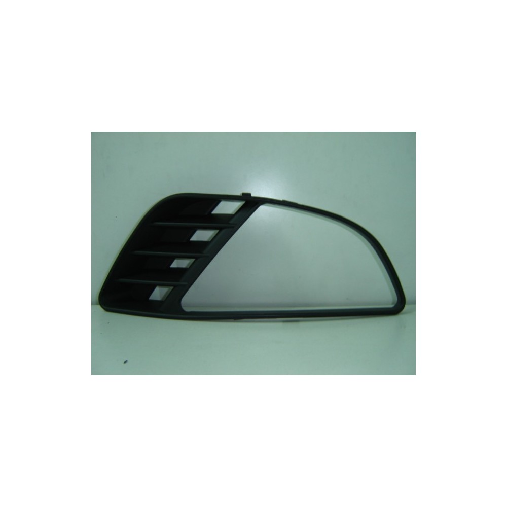 Compra REJILLA DERECHA PARAGOLPES (C/FUROS) FORD FORD FIESTA 02- al mejor precio en todocarrocería.com