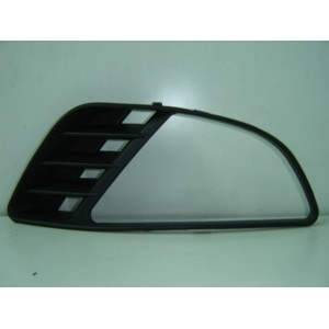Compra REJILLA DERECHA PARAGOLPES (C/FUROS) FORD FORD FIESTA 02- al mejor precio en todocarrocería.com