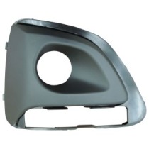 Achetez GRILLE DROITE PARE-CHOCS AVANT (AVEC TROU POUR ANTI-BROUILLARD + BANDE CHROMÉE) PEUGEOT PEUGEOT 108 14- au meilleur prix