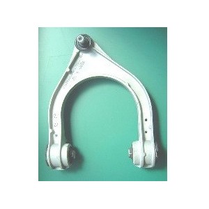 Achetez BRAS DE SUSPENSION SUPÉRIEUR DROIT MERCEDES MERCEDES W211 2002- au meilleur prix sur todocarrocería.com.