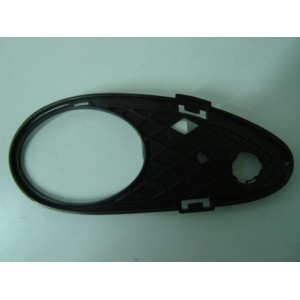 Achetez GRILLE DE BOUCLIER AVANT DROITE MERCEDES MERCEDES C W203 01- au meilleur prix sur todocarrocería.com